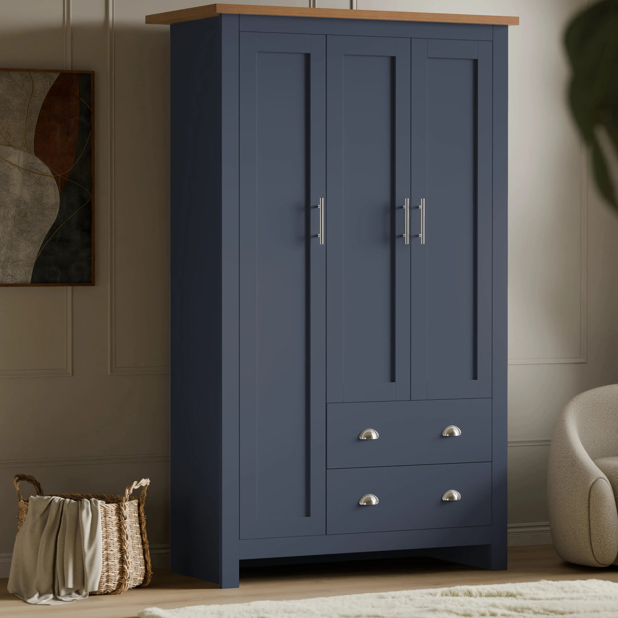 Shaker Triple Wardrobe With Drawers And Shelves