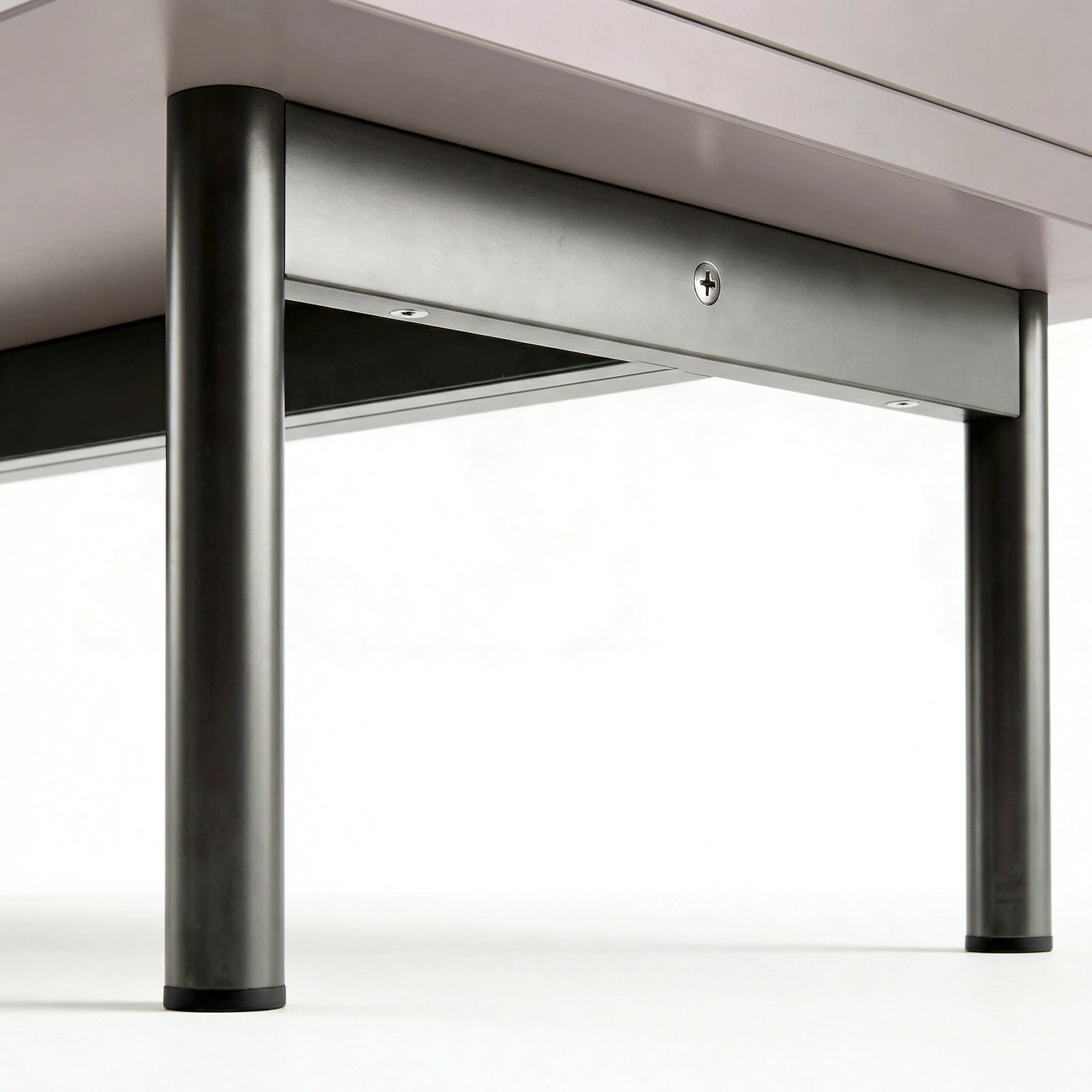 [Grey] 3 drawer chest close-up of black cylindrical support legs and horizontal frame at the base