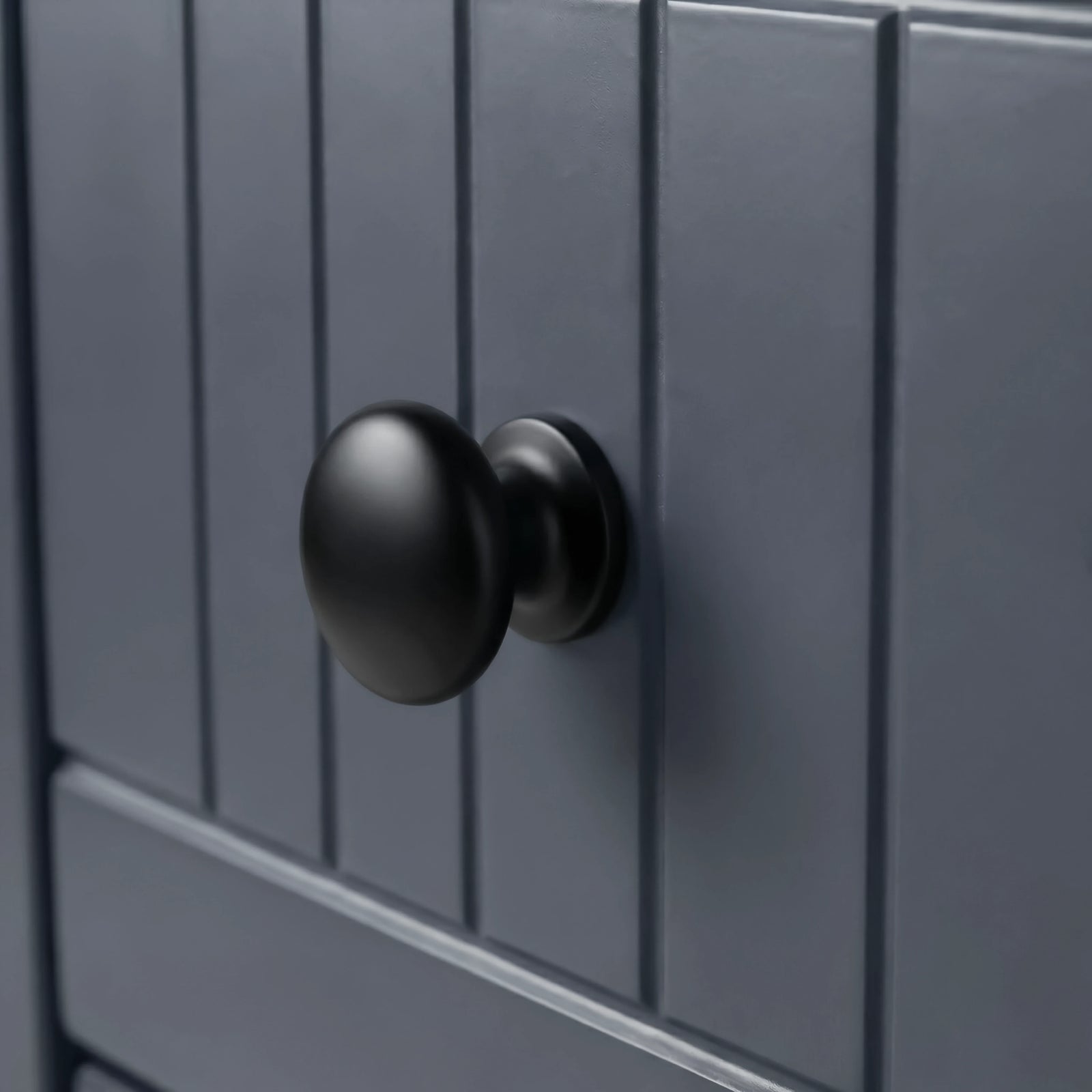 [Blue] Linra 4-drawer chest close-up of round solid black knob handle on a beaded panel painted drawer front