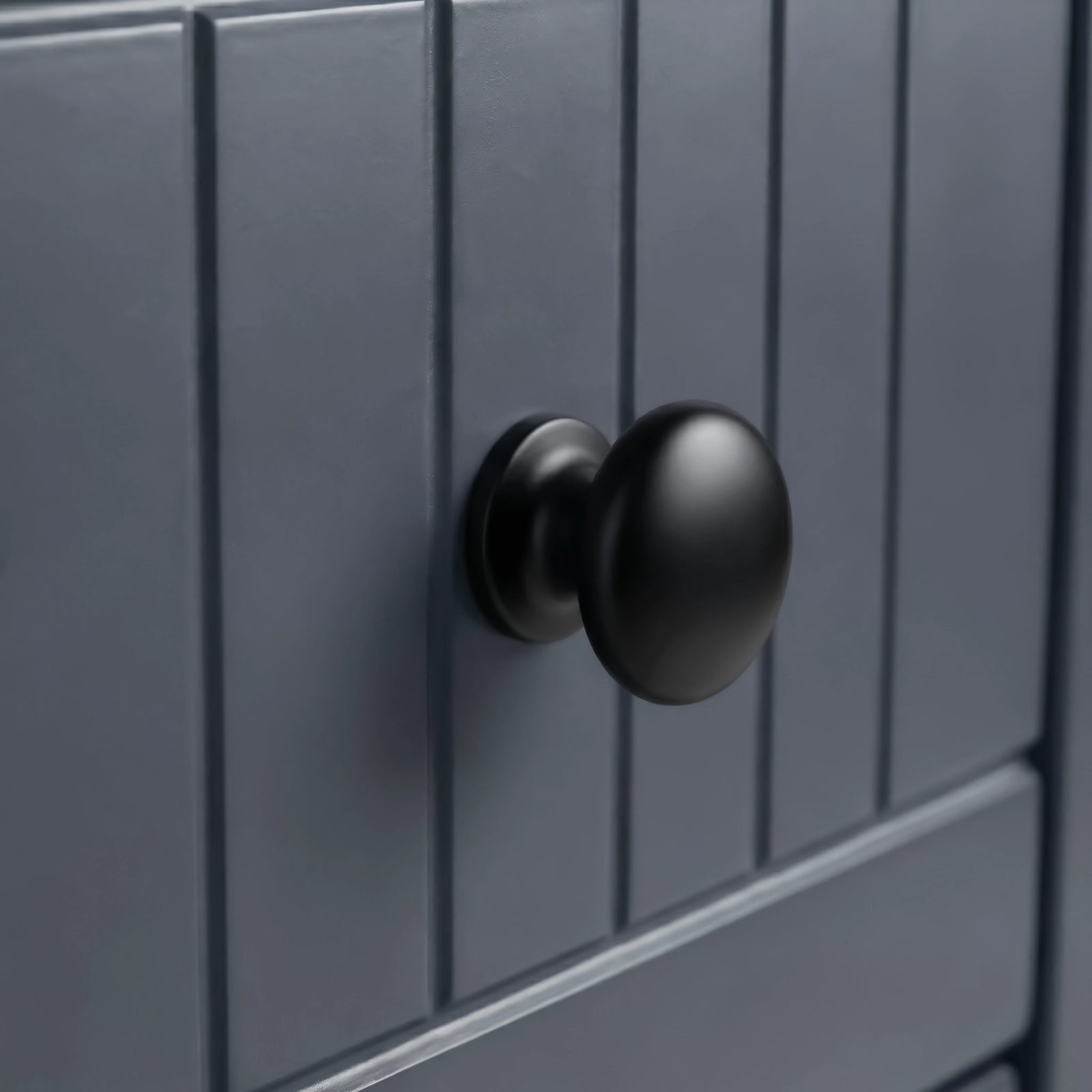 [Blue] Linra 5-drawer chest close-up of round solid black knob handle on a beaded panel painted drawer front