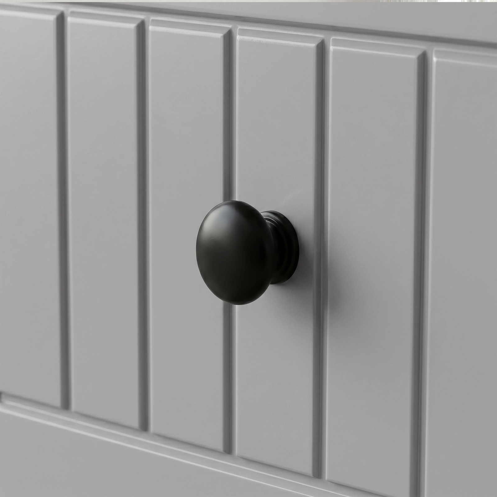 [Grey] Linra 5-drawer chest close-up of round solid black knob handle on a beaded panel painted drawer front