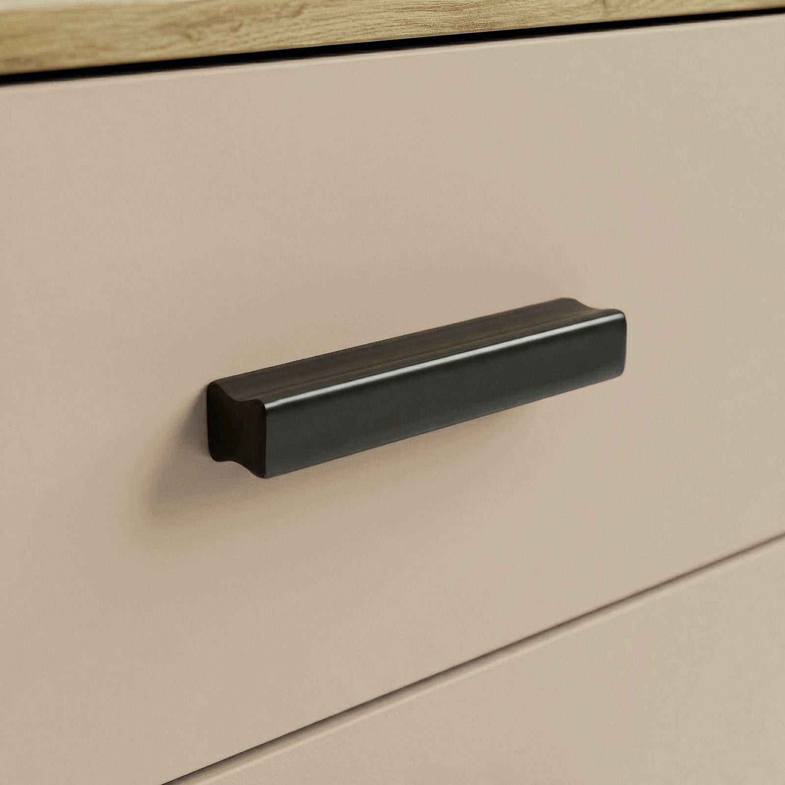 [Oak+Cashmere] Close up of oak and cashmere drawer front with matte black wooden handle of five chest of bedroom drawers