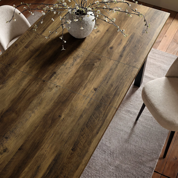 [160cm | Oak] Top-angle view of tabletop with centre join lines, rounded vase, stems, and cream dining chairs