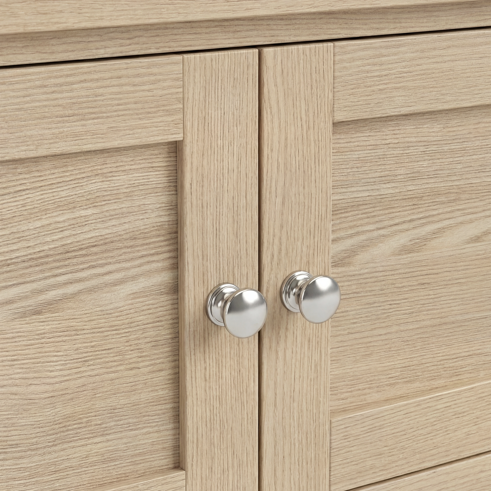 [Oak] Shaker TV unit 180cm silver metallic round knob handle close-up on oak panelled door